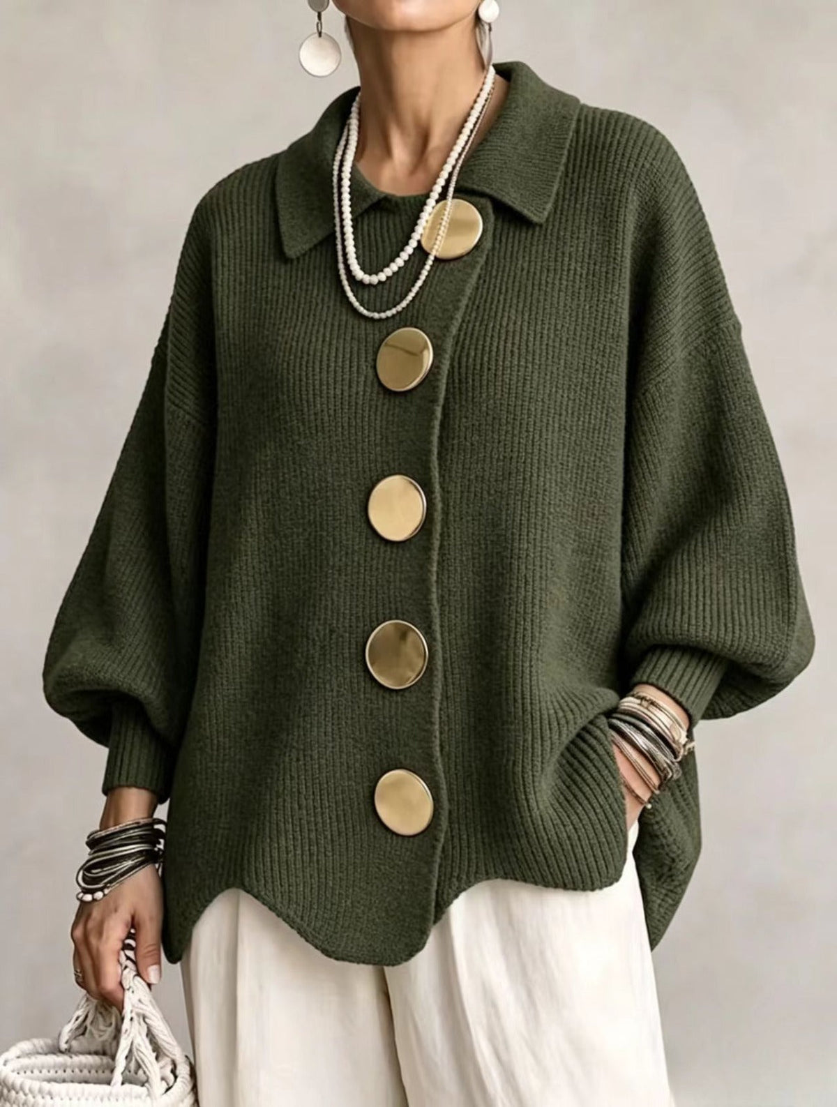 Ilona | Oversize-Strickjacke mit Kragen und großen Metallknöpfen