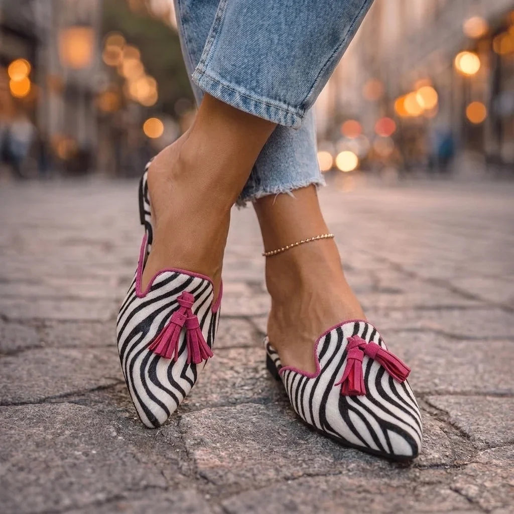 Serafina Mules mit spitzer Zehenpartie und Quasten