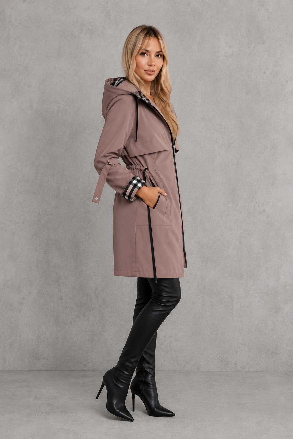 Mabel | Elegante wasserdichte Kapuzenjacke mit Karobesatz