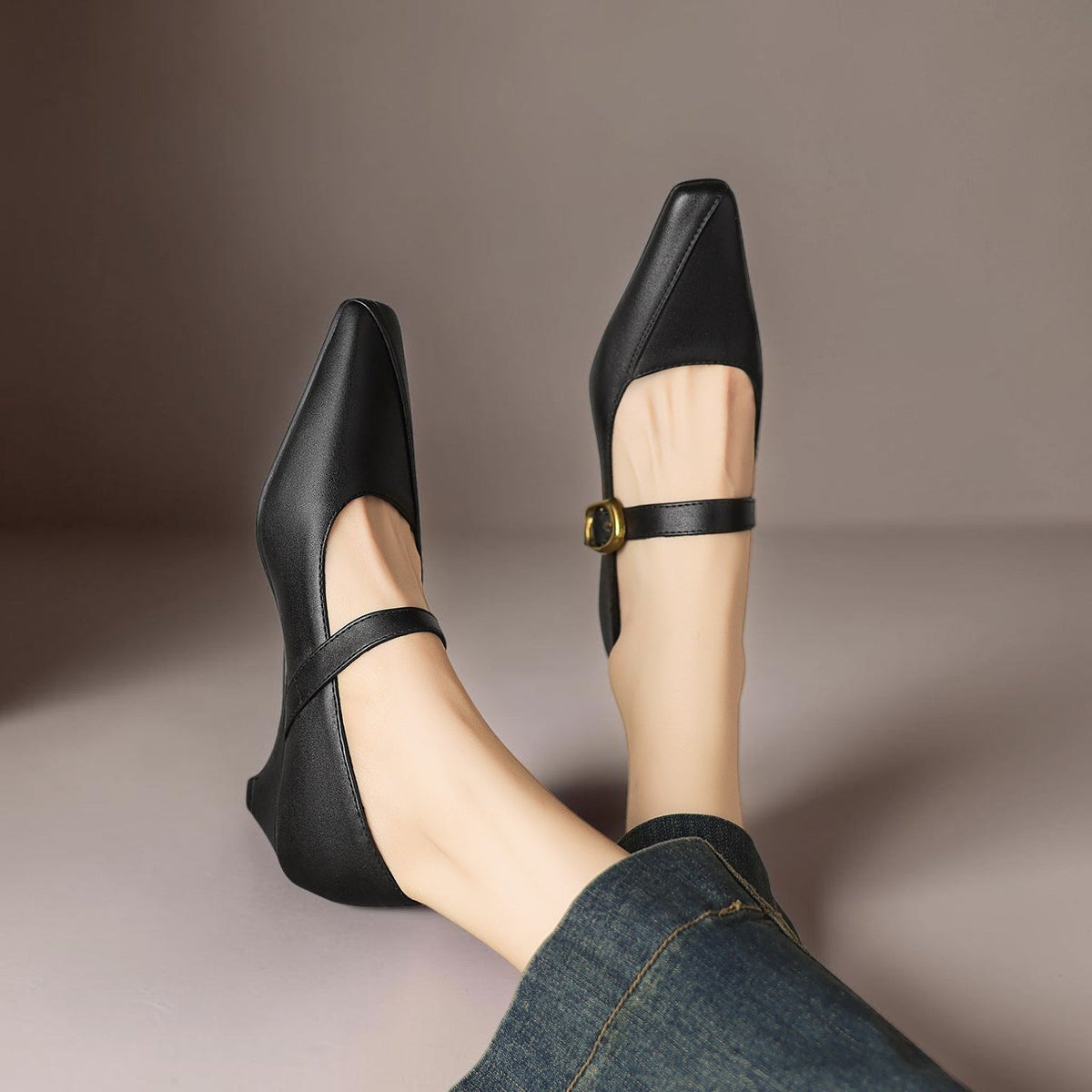 Grethe | Mary-Jane-Schuhe mit goldfarbener Schnalle